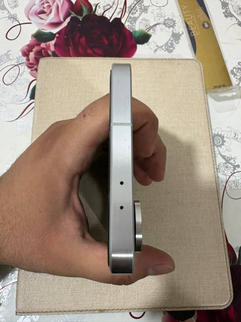 سلام عليكم سامسونج A56 ذاكره 256 الجهاز نضيف كلش الجهاز ما مفتوح اي ما داخل صيانه الجهاز ويا كارتونه والكيبل الاصلي وهاي الزكه مكسوره مو الشاشه  الموقع بغداد الحبيبيه *********** السعر 450
