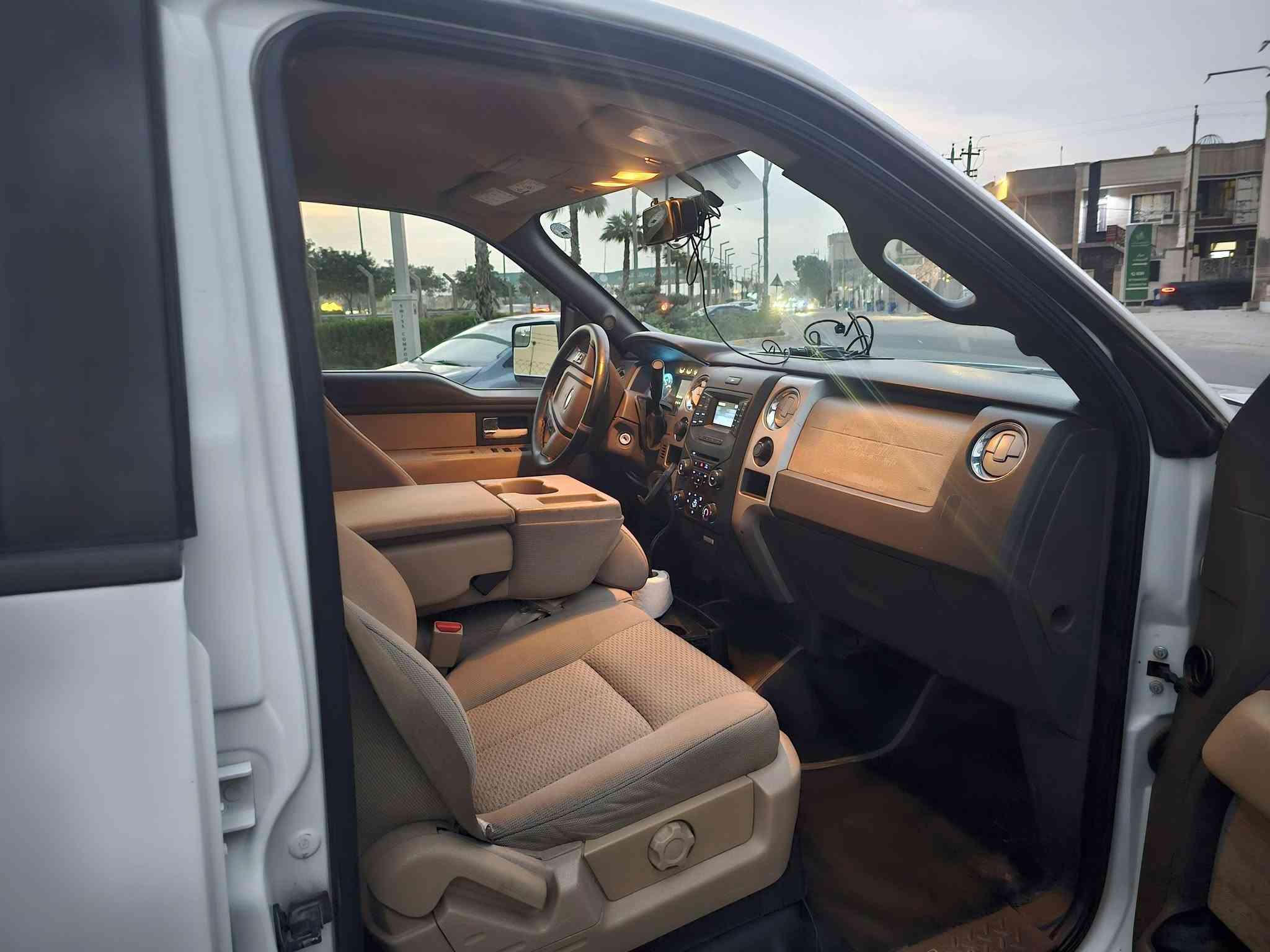 سلام عليكم
فورد F-150 موديل ٢٠١٤ خليجي (نيفا) دفع رباعي محرك 5.0 تنفس طبيعي ٨ سلندر مكفولة (عدا رصعة قرب البكلايت) موضحة بالصور
سيارة عليها ادامة كاملة لاتشكو من اي نقص.
-جاهزة للعمل فورآ
-كلشي بيها بلادي،دواخل ،خارج،محرك،كهربائيات.
-ماشية ٢٠٢ الف كيلو-تبريد ،تدفئة بحالة جيدة جدآ
صارلها يمي ٤ سنوات وبفضل الله فقط الامور الاستهلاكية.
-تايرات وضعهن جيد
-رقم اربيل بأسمي سنوية مجددة وارقام جديدة.
سبب البيع:الحاجة للنقد

السعر ١٥٢ ورقة مع مجال بسيط للمجاملة.
مكان السيارة بغداد،الغزالية
للاستفسار رقم واتساب
***********
ابو الحسن

-
