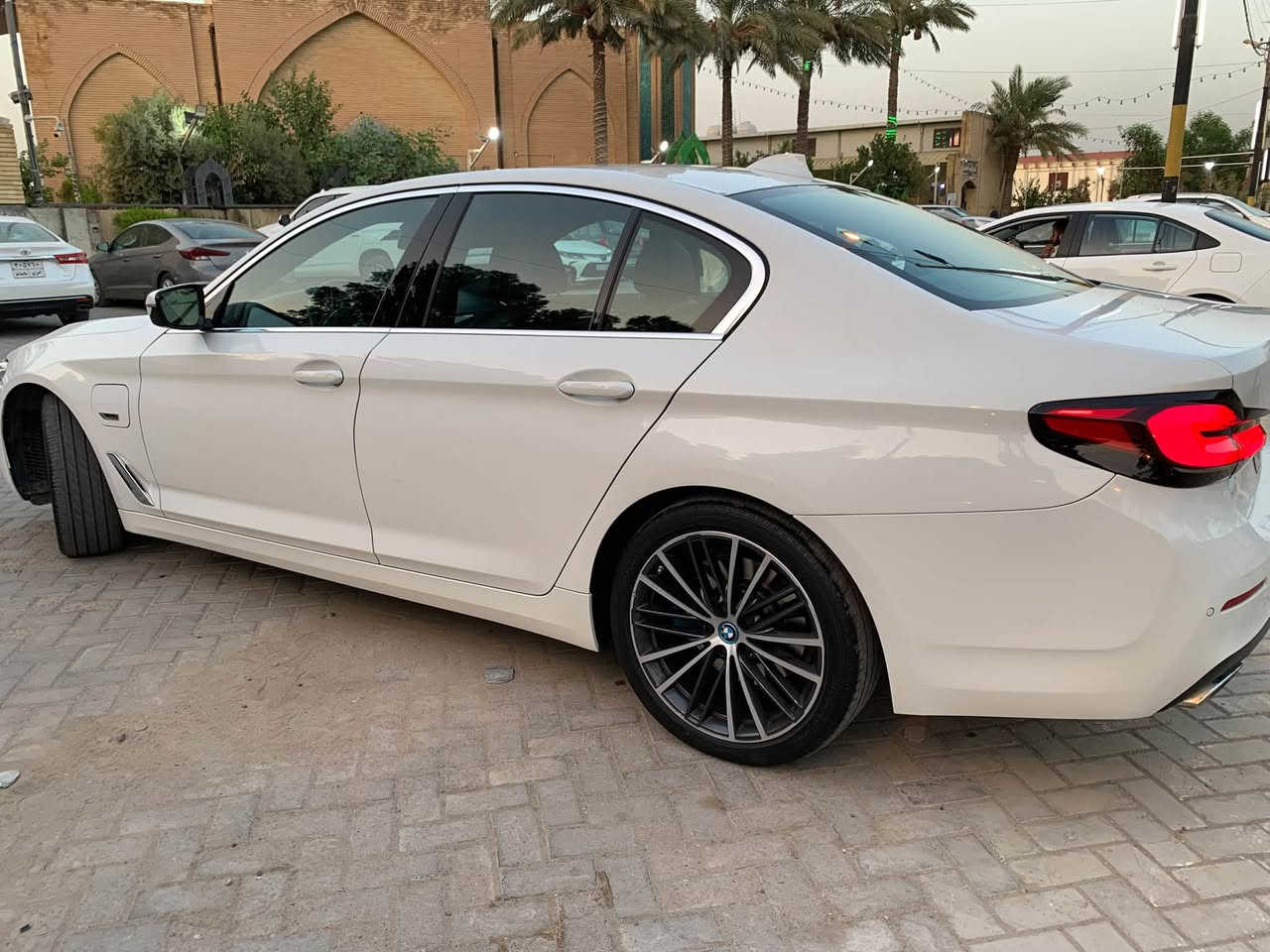 BMW 530e موديل 2023 بلكن
التفاصيل بالصور

نص مكتوب في الصور:
- Bmw 530e 2023 حادثه فقط جاملغ خلفي ماشيه 57000 ميل للبيع فقط موجوده بحي جامعه *********** 31.500$