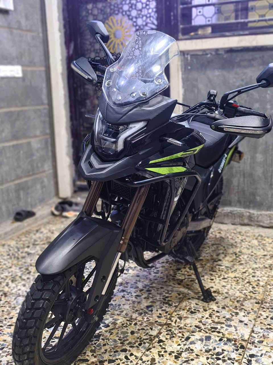 السلام عليكم دراجة للبيع🙋🏻‍♂️ 
دايوان ادفنجر 300cc 
مرقم اربيل 
الدراجه نضيفه وجديده100٪
 مكفوله كفاله عامه 
ماشيه ١٩٠٠ جديده كلش
السعر $// 3500 وبيها مجال 
📍 العنوان / بغداد /الشعب 
📞*********** 
📞***********

