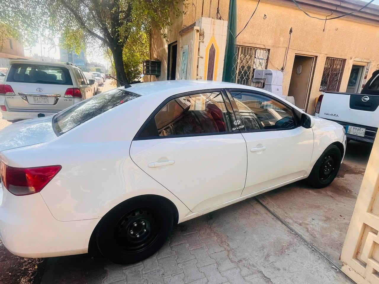 كية سيراتو مديل ٢٠١٢
رقم كربلاءانكليزي سنوية 2031 باسمي 
حدادية نص عمر 
سيارة بيهة قطعتين صبغ باب السايق وباب الخلفي  اثر حادث دراجة  
مكينة جديدة مبدلهة طابوكة قبل سنة  
سعر ٩٠ 
***********
