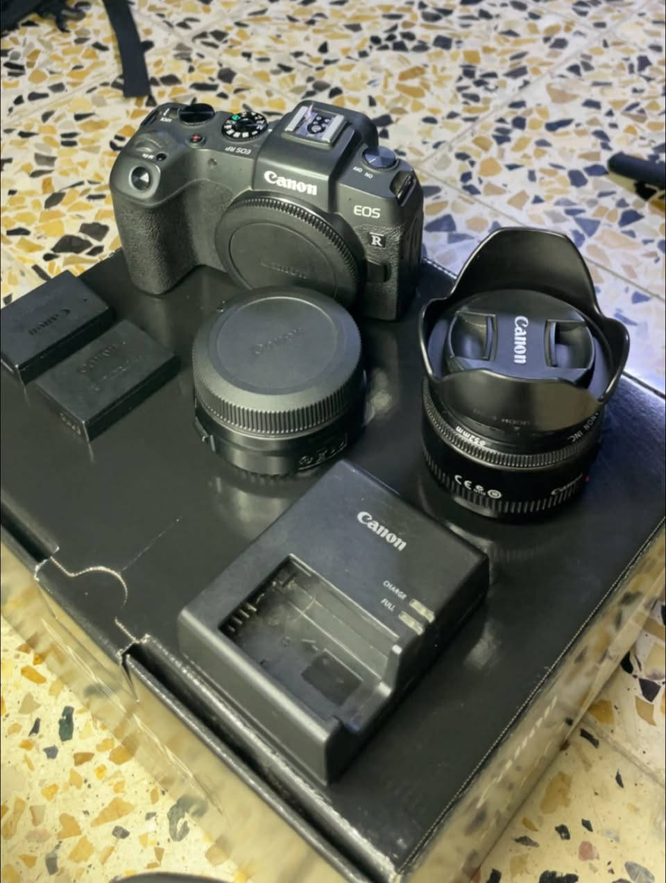 Camera canon rp
للبيع فقط البدي ومستعجل عليها 
نضافتها كدامكم وبالحقيقة انضف
ملحقاتها  عدد بطاريات 3 وشاحنة 
سعر 1350 وبيها مجال للشراي وماقصر وياه 
للاستفسار مراسلة الصفحة او ***********

