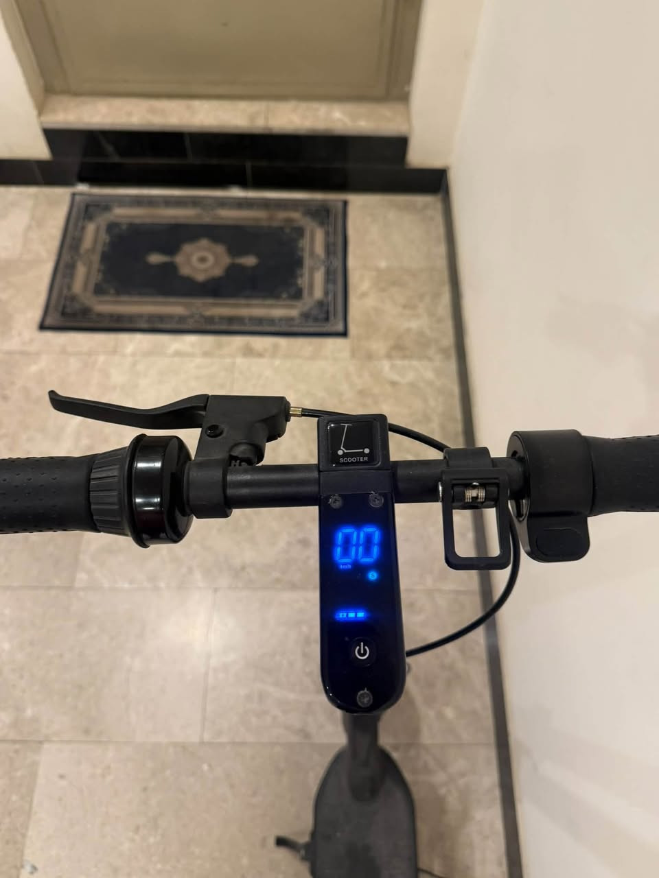 سلام عليكم سكوتر شحن جديد بل باكيت مو باله اكرر جديد بل. باكيت زائد ملحقاته كامله ما مستخدم يتحمل وزن ٧٠ كيلو مستخدم قليل كلش ثلاث مودات قياده مكان بغداد حي العدل سعر 300 وبي مجال قليل الاتصال ***********
