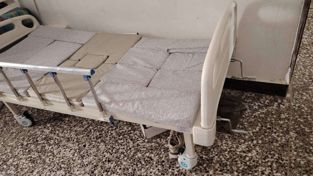 مرحبا للبيع
سرير طبي ميكانيكي حيل نضيف 
جديد استخدام اقل الشهر 
كامل هوه دوشك 

واتساب ***********
