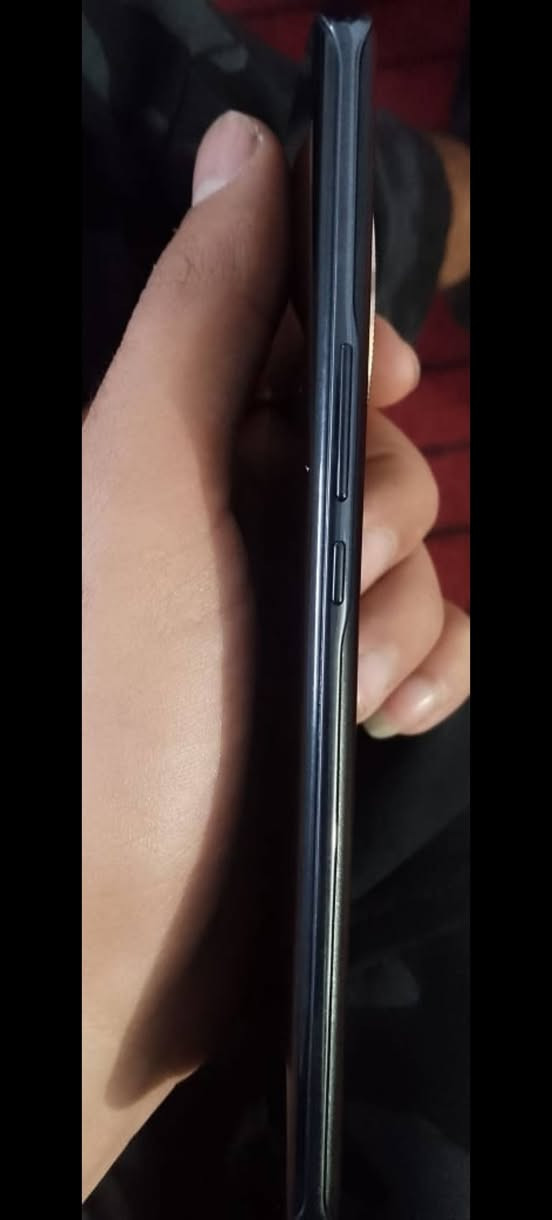 سلام عليكم هونر X9B التلفون جديد مامستخدم هواي ضاكره 256 عشوائيه 12 شاحنده عندي بعدهي جديدو الكرتونه مالته  مابيه شي ممبدل والكسر هاذه لي بيه هاذه طار مالت الكامر يعني الكامره مالته مابيه اي شي شغله ريده بيع سعره 300 و مراوس ب ايفون 13 و 14 و اذا نضيف نطيه فرق 
مكاني بغداد رقم ***********
