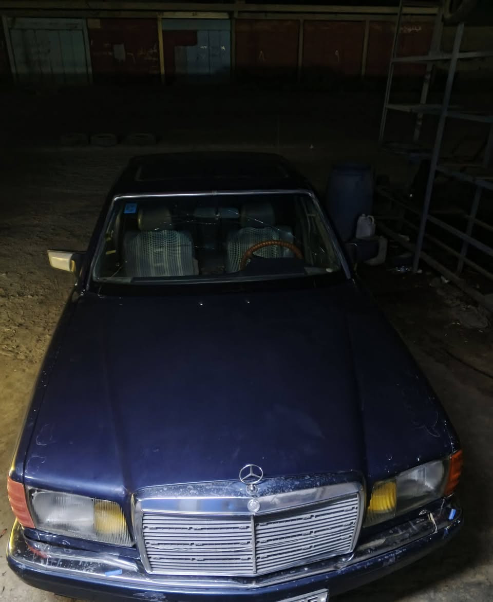 مارسيدس S300 محور گير ومحرك ملكه. ٣٠٠٠السياره خير من الله جاهزه وكامله تحتاج تلحيضات بسيطه صدر تخم تاير مكفولات السياره خيرمن الله مال جناي. السعر٤٠$وبيها مجال بسيط. مستعجل للبيع بسبب الضرف الصحي. 
للأستفسار الخاص مفتوح. 
***********
