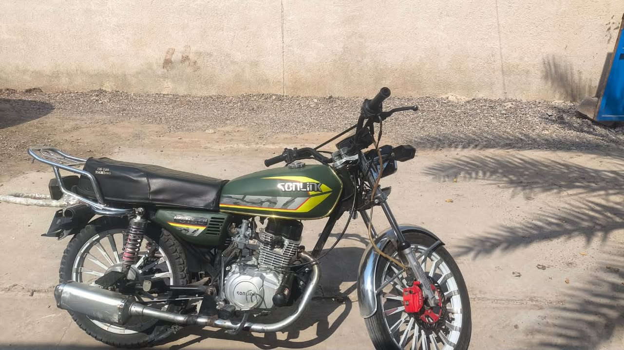 سلام عليكم سونك
محرك 200cc
2024 
اوراقها كامله ضاغطه وزنجيل مكينه بلاديه برغي ما مفتوح بيها عيزها ترتيب شويه شلعه مالتها ورزانه كهربائيت كله شغاله للبيع سعرها675وبيها مجال العنواني صلاح الدين بلد ناحيت يثرب  النتصال ***********
