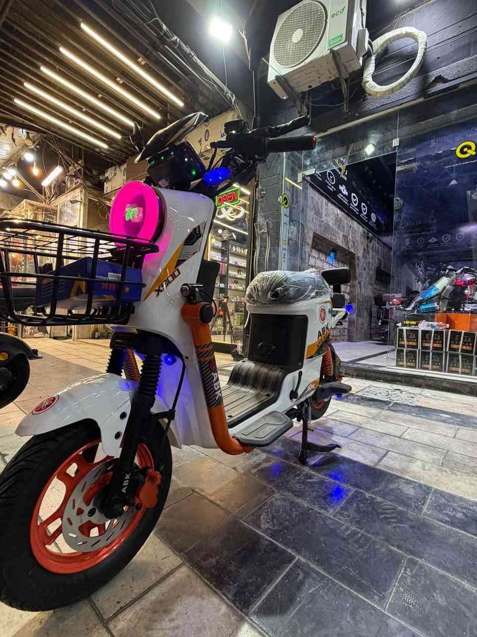 السلام عليكم حبايبنا متوفر دراجه Rs9
فول مواصفات سعرها نقدا 645 وبيها مجال بسيط 
للاستفسار التواصل مع الأرقام التأليه 
*********** اتصال فقط
*********** واتساب فقط
