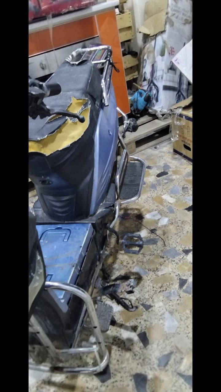 سلام عليكم دراجه شحن نوع هالي للبيع
دراجه يبادلها ترتيبات بل وإيرات اي مصلح ايسويها ب 10000 فقط
دراجه شغاله من كلشي 
بس كشر مندون بطاريات 
قيم وخذ بما يرضي الله 
مكاني الرمادي حي معلمين 
رقمي ***********
