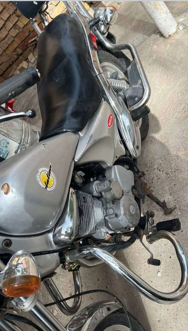 السلام عليكم اخوان موطور دايلم للبيع الموطور شوفت عينك هاي صوره👇حيل نضيف كهربائيات كلها شغاله وتخم تأير جديد محرك مجفت جديد السعر خاص 
وهذا رقمي ***********
