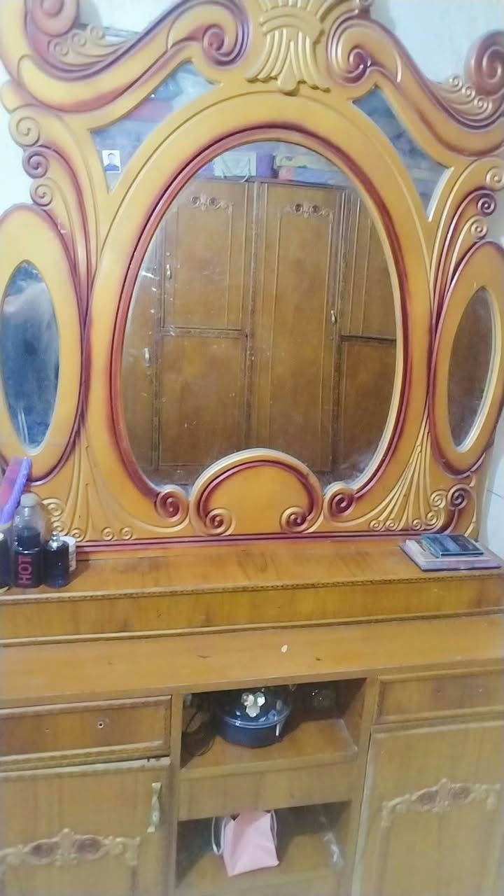 سلام عليكم غرفه نوم للبيع نقص بس جربايه مكان الزعفرانيه سعر ٣٠٠ رقم ***********

