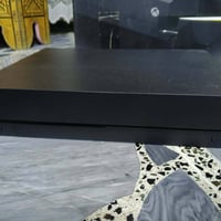 Xbox one x 1t جهاز مامفتوح   بيه اشتراك كيم باس شهرين مشترك  و بيه لعب...