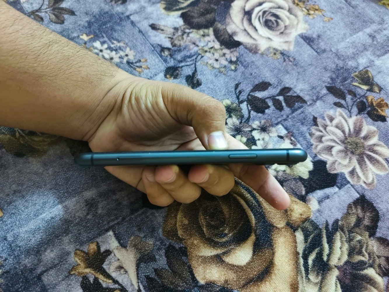 ايفون ١١ • ٦٤ • بطارية ٨٠٪