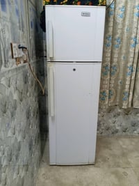 ثلاجه نضيفه مستعمله