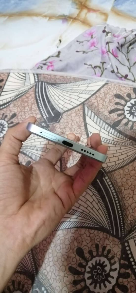 💾 الذاكرة: 512GB
🚀 الرام: 12GB
⚡ المعالج: Snapdragon 8s Gen 3
🖥️ شاشة AMOLED 120Hz
📸 كاميرا 50MP مع OIS حساس من سوني 
🔋 بطارية 5000mAh + شحن سريع 90W
يشغل جميع الالعاب على 120 فريم
الجهاز نظيف جدًا واستعمال شخصي، بدون مشاكل، والأداء ممتاز للألعاب والاستخدام اليومي.
الملحقات شاحن 90w ..كفر ..كارتونه
السعر 300🔒 غير قابل للتفاوض رجائآ
للتواصل على الرقم ***********
العنوان البصرة قضاء الصادق بني منصور الناحية
