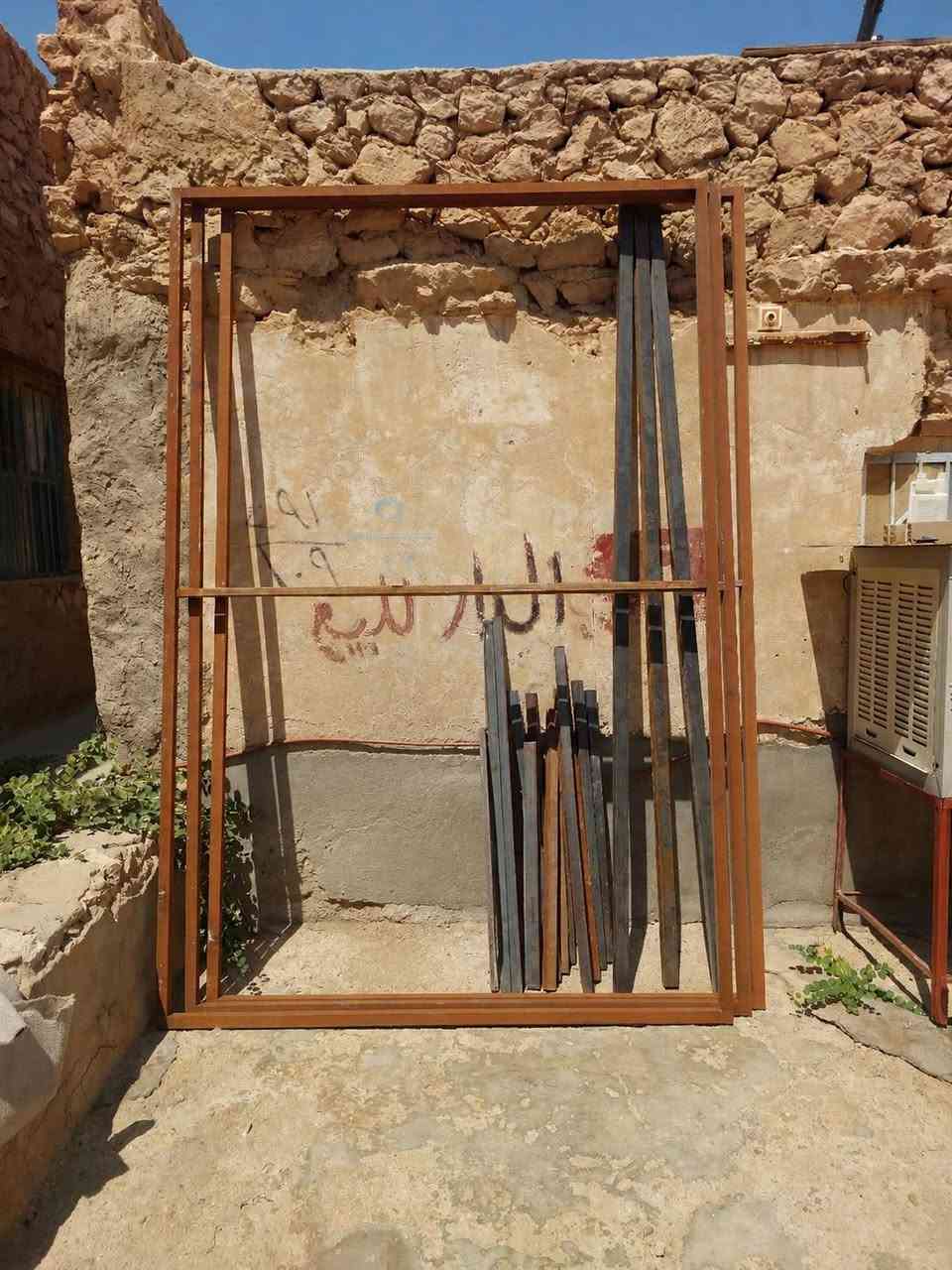 اعادة نشر بسبب الوعود الكاذبه و اللي ما عندهم كلمه
يوجد حديد للبيع الحديد قوي مو خفيف من غير عدد الروطات ١٢ روطه 
السعر 80 و بيها مجال 
الاستفسار // *********** 
***********
