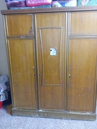 ٣ ملحق • باب مكسور • محتاج فلوس