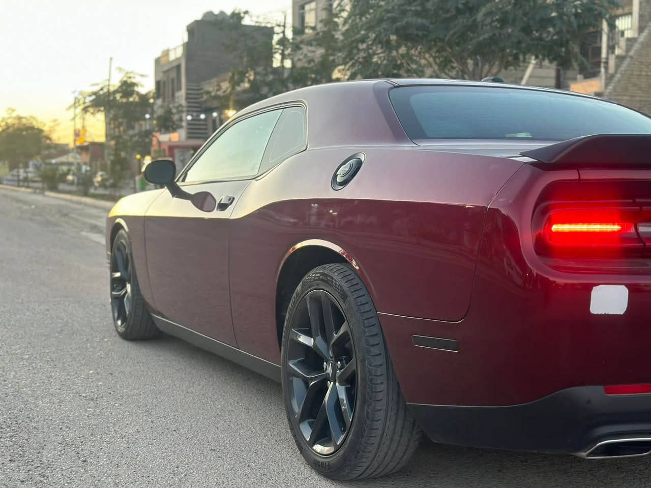 جالنجر موديل 2023 GT
بيهة قطعتين جاملغ عكس السائق وبنيد 
ماشية 55 الف ميل 
مرقم بغداد باسمي السيارة
مكاني بغداد الغزالية
المواصفات ؛
كشنات جلد تدفئة كشنات وهل اشياء المعروفة 
صدرهة بلادي ونظيف كلش والسيارة كلش حلوة وكاعدة بالحقيقة 
السعر : 190 الف وبيهة مجال ترهم بيع او مراوس 
رقم الهاتف :***********

نص مكتوب في الصور:
- 43173184F