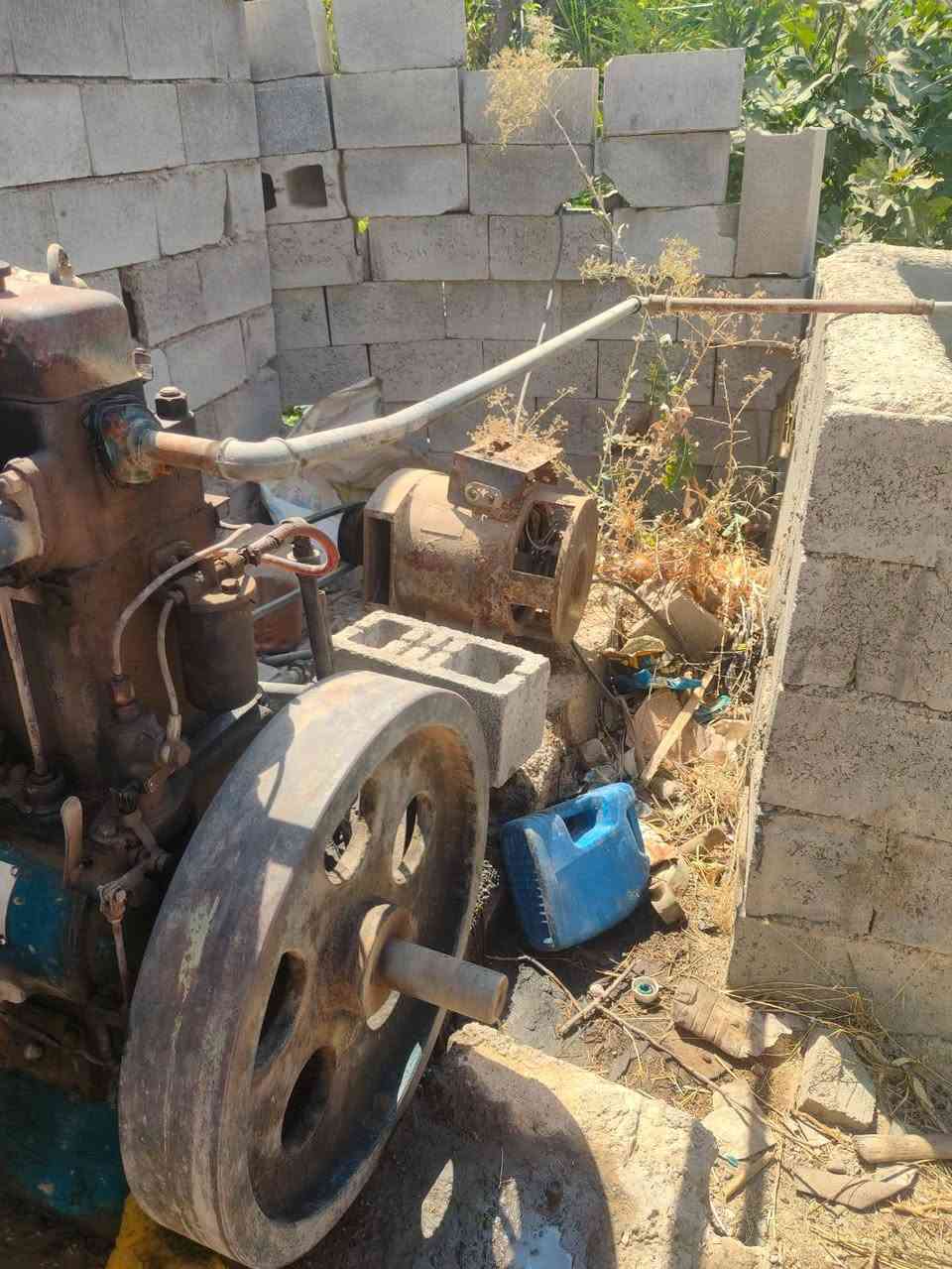 اخوان عندي هذا المود للبيع ..
المحرك لستر ١٦ حصان وراس التوليد عشره KV والحاله مجفت جديد بس اكتفت الحاجه منه بعد ربط الطاقه الشمسيه ومتروك.. السعر (٧٠٠)وبيه مجال للشراي..ت..{***********}
