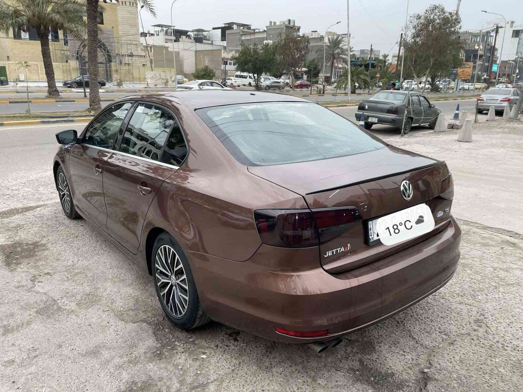 جيتا موديل 17 بيع مستعجل سعر ٩٢ورقة قفل 
محرك ١٤٠٠توربو 
وارد امريكي 
لون مميز قهوائي 
بيعة قطعتين صبغ  وبارد  
مواصفات عادية 
بلوتوث 
تحكم ستيرن صفحتين
كروز سرعة 
مانع انزلاق 
بيع مستعجل 
مكاني بغداد اليرموك 
***********

نص مكتوب في الصور:
- المدعة