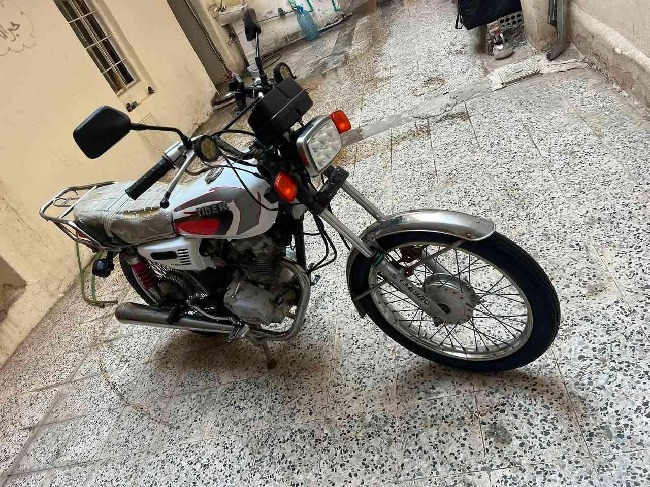 مأطور بارت  خمس ٩٩٩٩٩ محرك نضيف ضو عالي ناصي أشاير كهربائيات كلها شغاله السعر ٣٢٥ وبي مجال المكان النبي يونس 
شراي اتصل ***********
