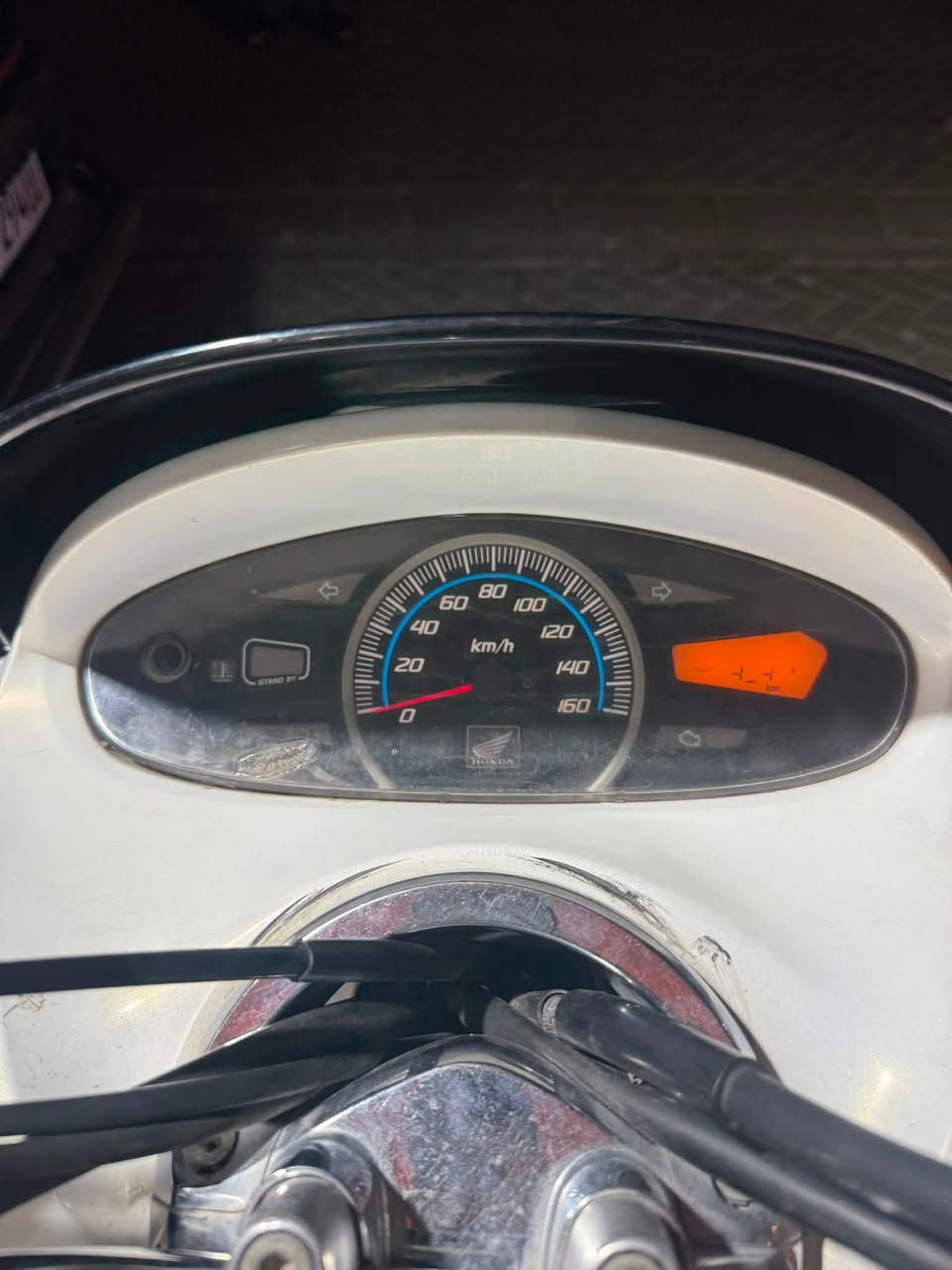 سلام عليكم
(pcx)اصدار اول للبيع
ياباني مثل مموضح Jf
للبيع مكينه كفاله عامه وداراجه مكفوله من كلشي 
العنوان الاعضميه
شارع الكسره 
السعر مليونين وبيها مجال حكك جيه
الرقم للتواصل
***********
