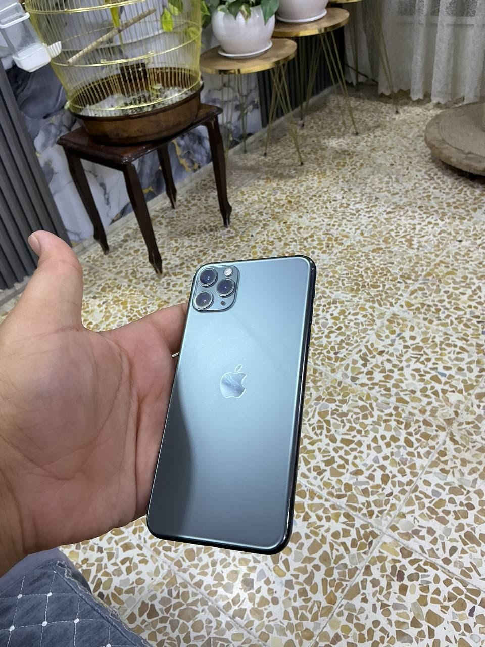 سلام عليكم 
iPhone 11 Pro Max
ذاكرة 256
بطارية 100
مبدل شاشة GX
فيس ايدي شغال 
جهاز نضيف كدام العين 
تك سيم
السماعة الداخلية واكفة تريد اني اصلحها تريد انتا تصلحها ما عندي اي اشكال 
سعر 260 وبي مجال 
استفسار اكثر اتصل 
*********** 
مكاني موصل ايسر
