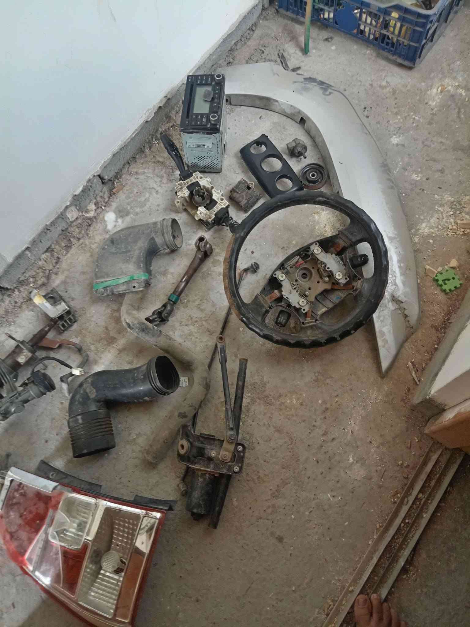 غراض للبيع سبورتج ٢٠٠٩ غراض بلادي أصلي وعندي راديتر اصليه وكاله الشراري يخابر رقم *********** كل الأغراض 200الف شلع والي يريد مفرد كلشي بسعره
