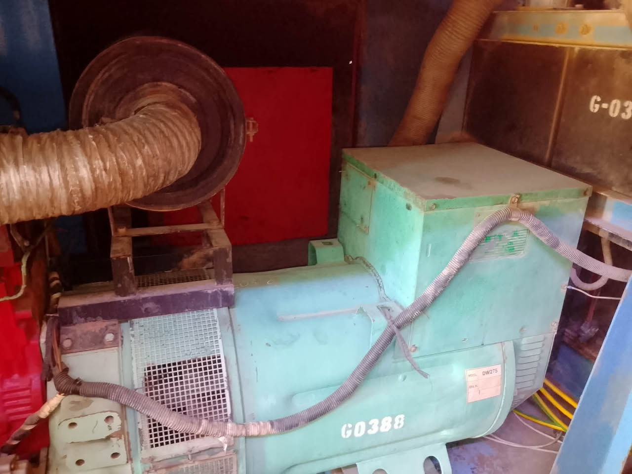 السلام عليكم
مولد دايوا كورين سيت بلاد كاتم 
راس توليد 275kv راس التوليد استندر لا ملفوف ولا مفتوح والمحرك سايس 10 بيها تبخير وتنقيص قليل 
للبيع السعر 70 وبيها مجال للإستفسار ***********
