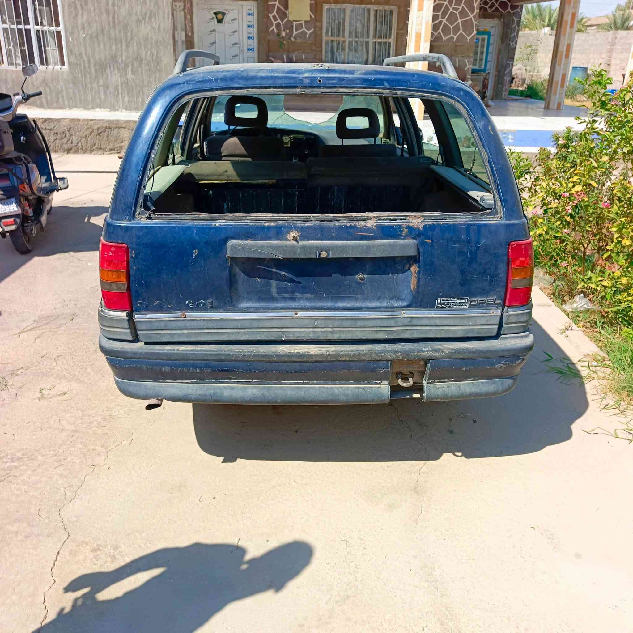 يالله سلام عليكم سياره اوبل للبيع كير محرك زينات لكشر كدامك سياره شغاله وكامله سعر 850 وبيه مجال  مكاني الانبار البغدادي جبه ***********
