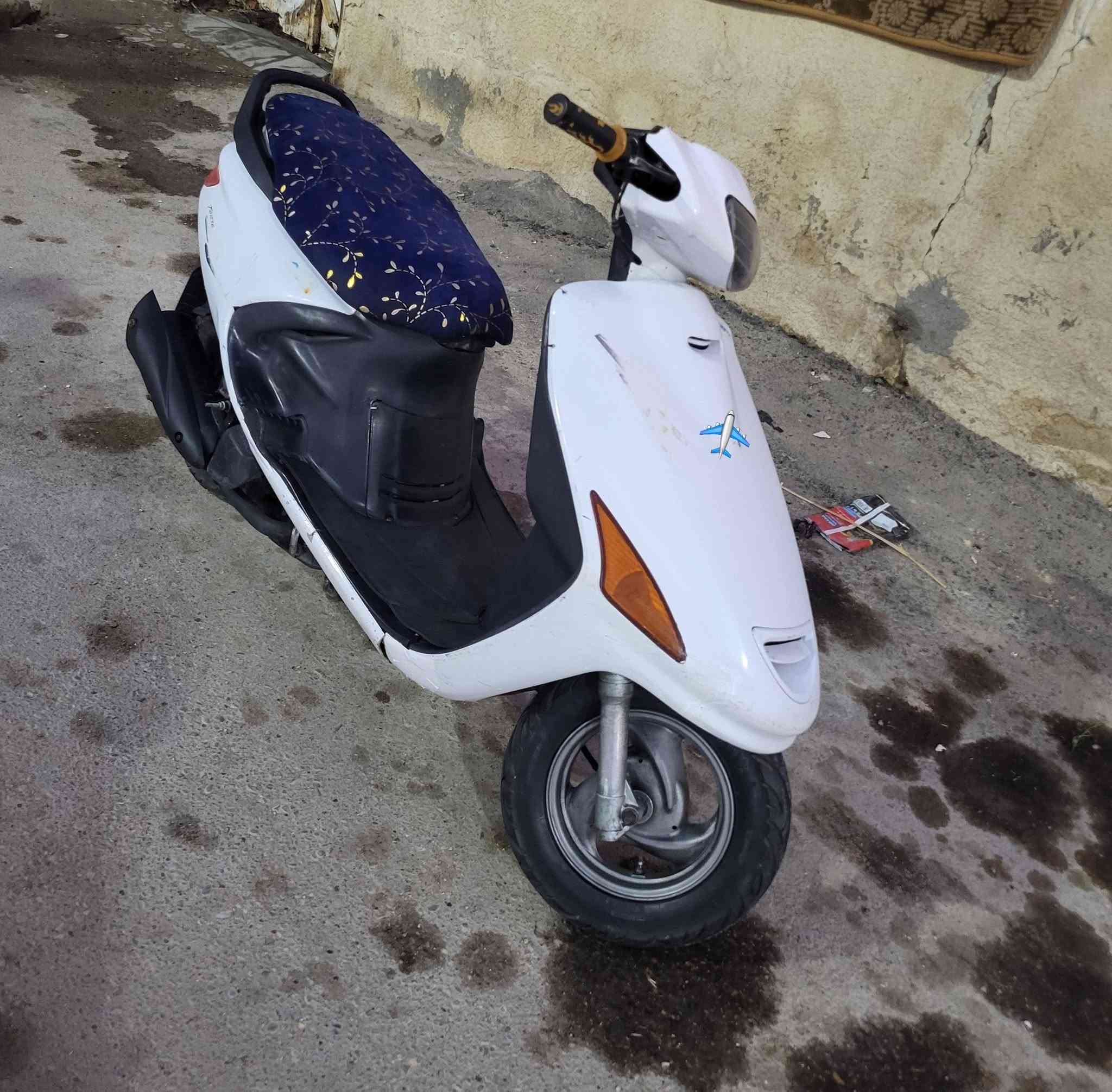 سلام عليكم..
دراجه فراشه للبيع نضيفه وكلشي شغال بيهه 
تشغل سلف و هندر جاهزه
 مفتوحه سعرهه 275 وبيهاا مجال
 الرقم // ***********
