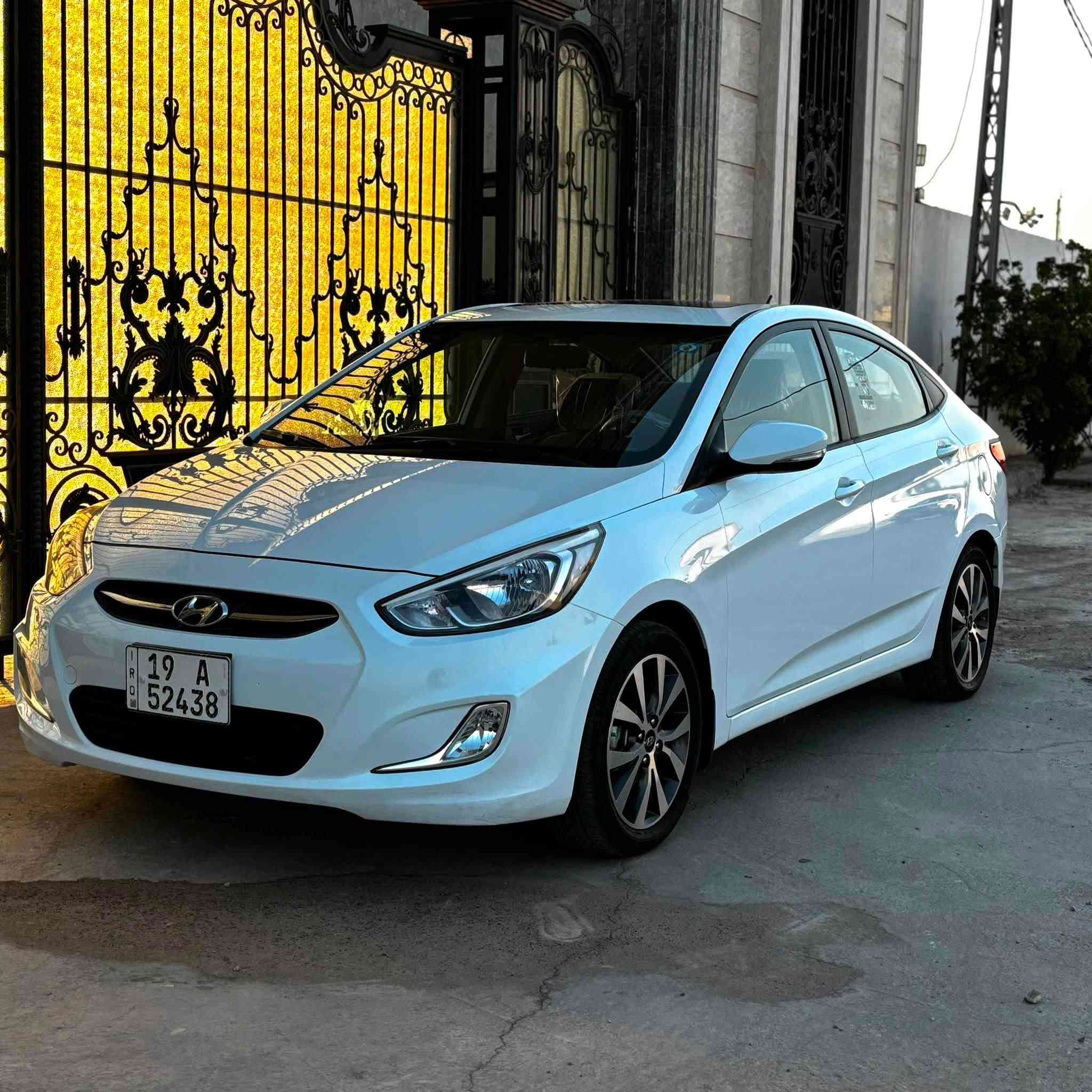 للبيع Hyundai Accent
هونداي اكسنت 2016 بحالة الوكالة
رقم كربلاء الدولي الجديد مع سنوية وهزة جديدة باسمي شخصياً 

السيارة بدون صبغ بدون ضرر بدون تبديل
بدون بارد بدون فتح بدون حالوب
حتى الدعاميات بلاديات
(ما بيه سنتمتر بارد او صبغ) كفالة مطلقة

السيارة فول مواصفات بلو المحسن
مكينة 1600 دوش تنفس طبيعي
كير AT
فتحة
خمسة وكل كب
داخل مطعم بكاربون فايبر الاصلي
شاشة كامرة اصل بلاد شركة
اربعه دسك
ABS
نظام ال ECO
ثلاجة بالجكمجه
سويج شخاطة
اشاير بالمري

محرك + كير وضع البلاد والشركة بدون فتح 

الحدادية بدون نقص برغي 
كهربائيات وضع الشركة ما ملومسات

تبريد ثلج ثلج 🧊 🧊 
تدفئة شغالة 
السيارة مابيه شي مو شغال ولا نقص برغي واحد
داخل وخارج وضع شركة

مع السيارة كتلوكات +سبير + سويج احتياط  +عدة الشركة كاملة

السعر 116 قفل قفل

مكاني بابل الحله

للاستفسار الاتصال على الرقم 
***********
