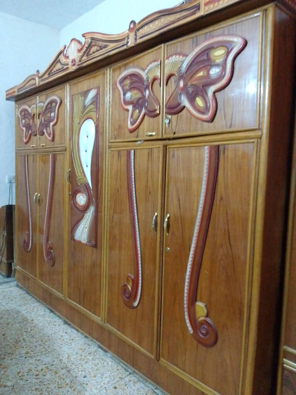 السلام عليكم
غرفة للبيع 
***********
