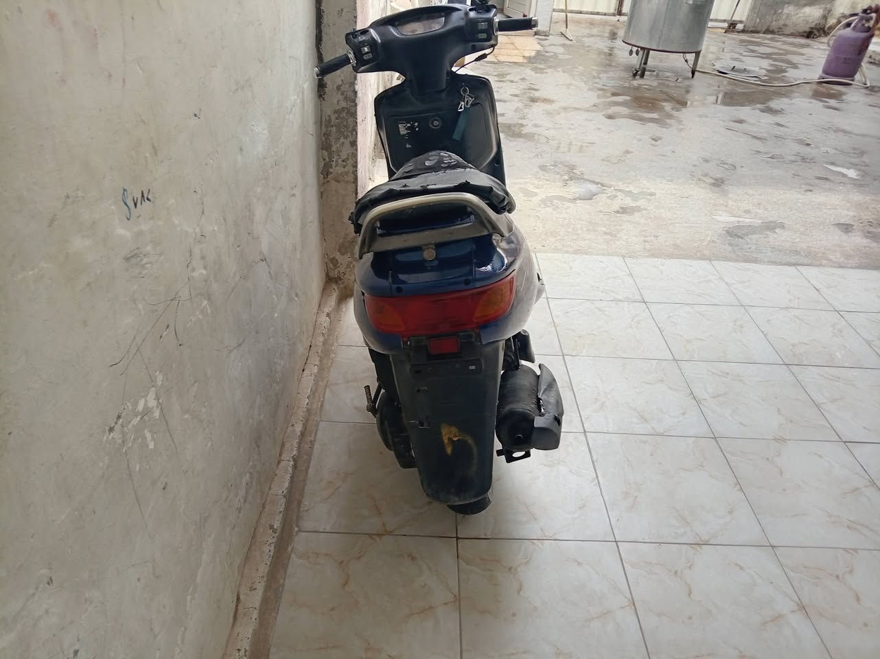 سلام عليكم ورحمة الله وبركاته عندي دراجه فراشه جديده وحلوه دراجه كامله بيه جم نقص بسيط أما لباقي كفاله عامه ***********
