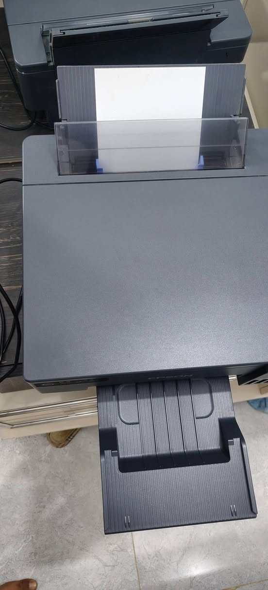 طابعه ابسون L8050 نضافه 95%  جديده تطبع صور معاملات صور A5 وتطبع A4وتطبع حراري وتطبع باجات عضم عاج وطبع اقراص وتطبع تشيرتات وتكدر تطبع عن طريق المبايل واي فاي او بلوتوث  وهواي مواصفات
 سعره 250 الف فقط عنواني حله توصيل محافظات موجود رقمي ***********
