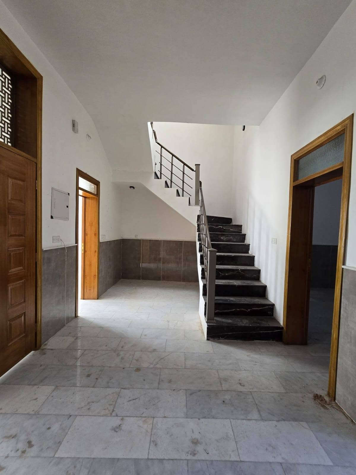 اللهم صل على محمدوال بيت محمد
عروض مكتب جوهرة الفرات🏠🏜️ 👉

👇
يتوفر بيت 🏠المساحه100متر. 8×12.5((مقابيل مدينة العاب السندباد )) البناءطابوك طابقين  كونكريت  استقبال+مطبخ +صاله+1غرف نوم طابق ارضي صحيات داخليه+خارجيه
♦️💎الطابق الثاني
3غرف نوم+ صحيات+صاله بناء درجه اولى

♦️💎البيت جاهز وقريب ع الشارع يبعدعن مستشفى العباس الاهلي700متر وعن مرقد الامام الحسين 1500متر تقريبا

💎💎حاب تعرف السعر علق برقم((3))
♦️💎يصلح للسكن ويصلح حسينيه

♦️💎((مقابيل مدينة العاب السندباد)) 
♦️💎ماعجبك هذا المنشور تتوفر لدينا عروض اخرى 

                ((طابوزراعي سند25 ))

العنوان كربلاء المقدسه من يريد الاستفسار الارقام متوفره شرح مفصل 

من يريد ان نعرضه له بيته اوقطعته👉🌹 فليتواصل معنا 👇💎💎👇

مكتب💎جوهرة الفرات💎 قنطرة السلام مجاورمطعم عين التمر

***********ميثم 
***********ميثم
