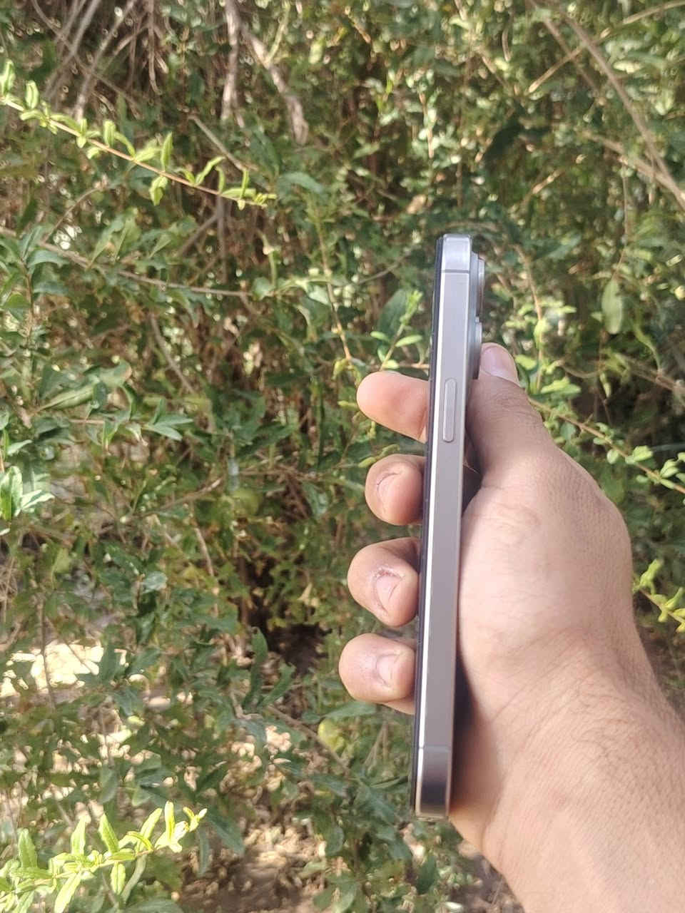 ايفون 15برو ماكس شرق اوسط كامل ملحقاته مستبدل شاشه فقط جهاز نضيف كلش بطاريه 87السعر750وبيه مجال اتصال *********** مكاني الرميثه
