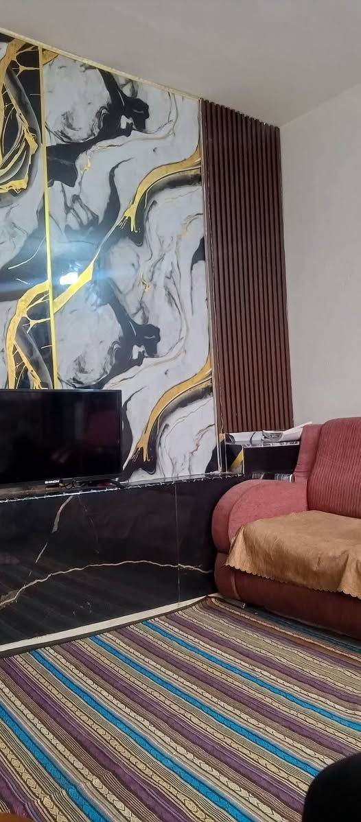 السلام عليكم بيت بناء بلوك مرتب وجدا مناسب جاهز للسكن 
حي الأمير اول شارع بعد صيدليه واسواق علي راشد دخول من شارع عشرين يبعد 70 متر نوع الجنس طابو صرف حر بسمي 2غرفه نوم صاله مطبخ صحيات خارجيه وداخليه  وحديقه مساحه 250 متر. واجهيه٫ 10نزال 25 ٫
مساحة الشارع 10 متر
 السعر 100وبي مجال للاستفسار اكثر *********** يرهم مراوس بقطعه أو نقد
