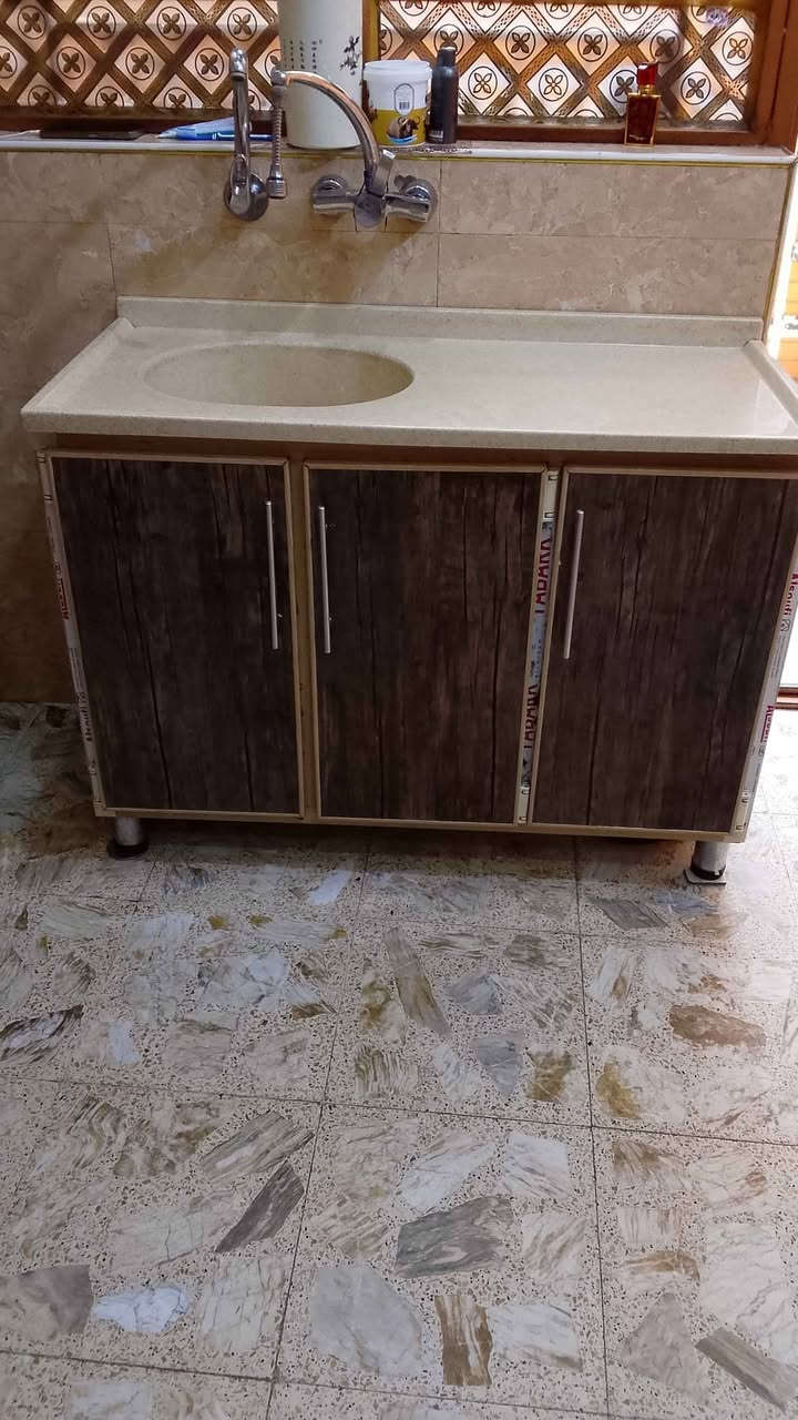 ‎كاونتر  3 قطع نظيف للبيع سعر 400بيه مجال بسيط العنوان بغداد مدينة الصدر قطاع 28 موبايل ***********‎ بغداد, العراق
