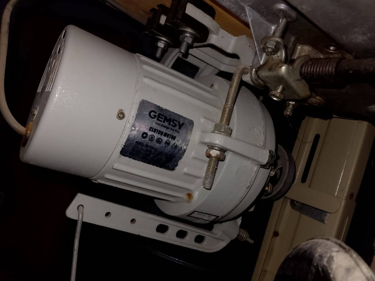 مكينة خياطة صناعيه • جديدة • قابل للتفاوض