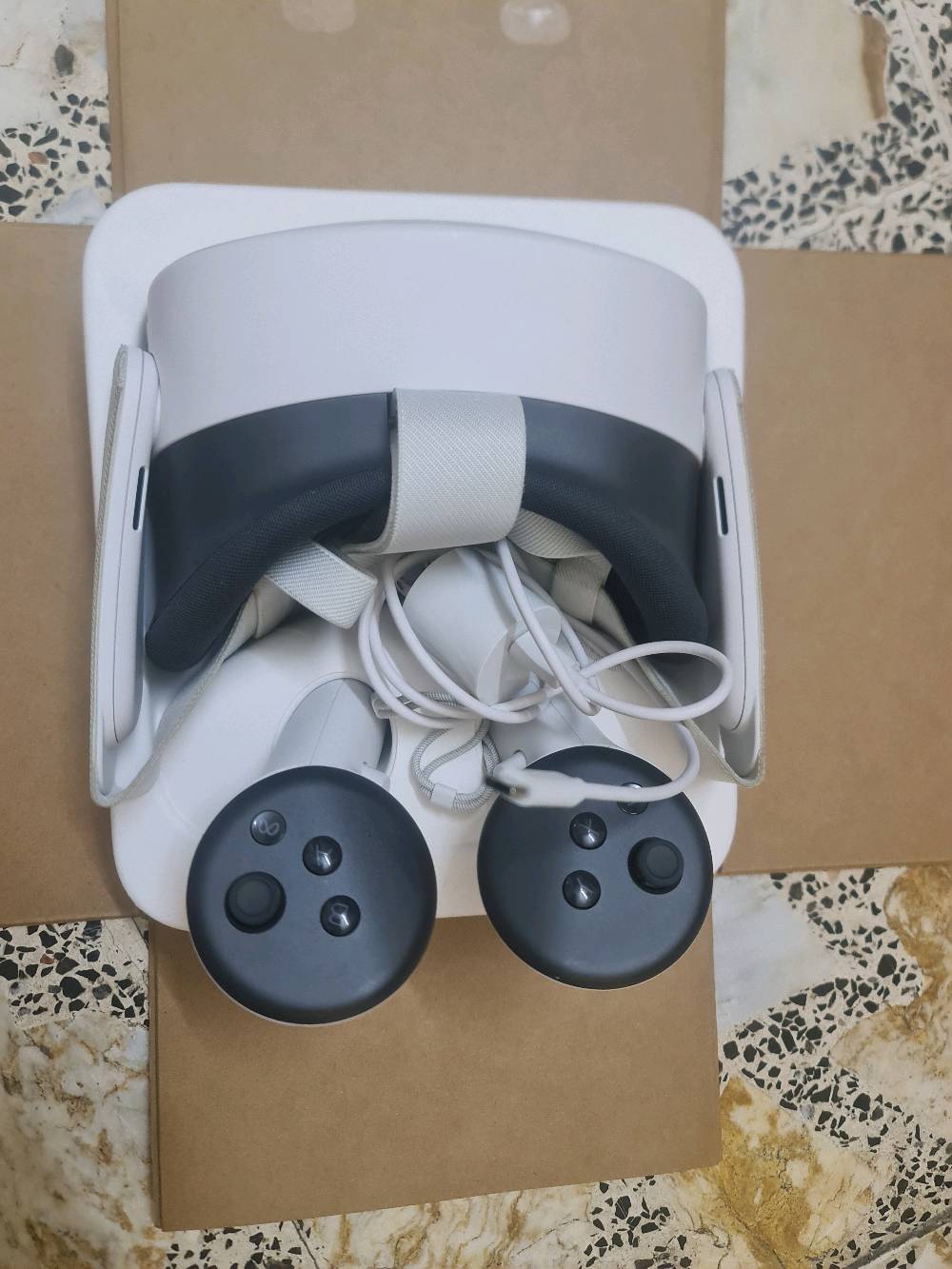 نضاره vr ميتا كويست  3s  جديده مستعمله فقط 3 ايام ذاكره 256 سعر 450 وبيها مجال
وين مكانك بالضبط وشكد قابل للتسليم اليدوي؟: 
مكاني بغداد الاعضميه 
بيها أي خدش أو ملاحظات على النظارة أو اليدات أو الشاحن؟: 
جهاز جدبد اي شخط مابي
السعر 450 نهائي لو بيه مجال بسيط؟: 
بي مجال
الجهاز بعده على الضمان أو فاتورة الشراء موجودة؟: 
الجهاز بي ضمان متوفر توصيل جميع محافضات العراق