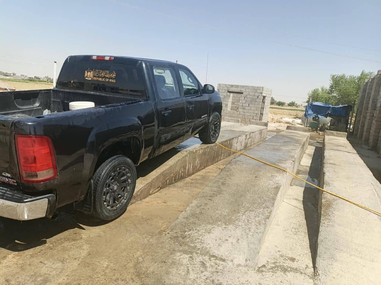 السلام عليكم GMC سيره  للبيع 
اليساره خير من الله 
محرك + الحجم 5300 مكفول تبرير ثلج 
الدخل نضيف حيل 
السعر خاااص الشراي يتصل 
الاستفسار الاتصال /***********/او ***********
