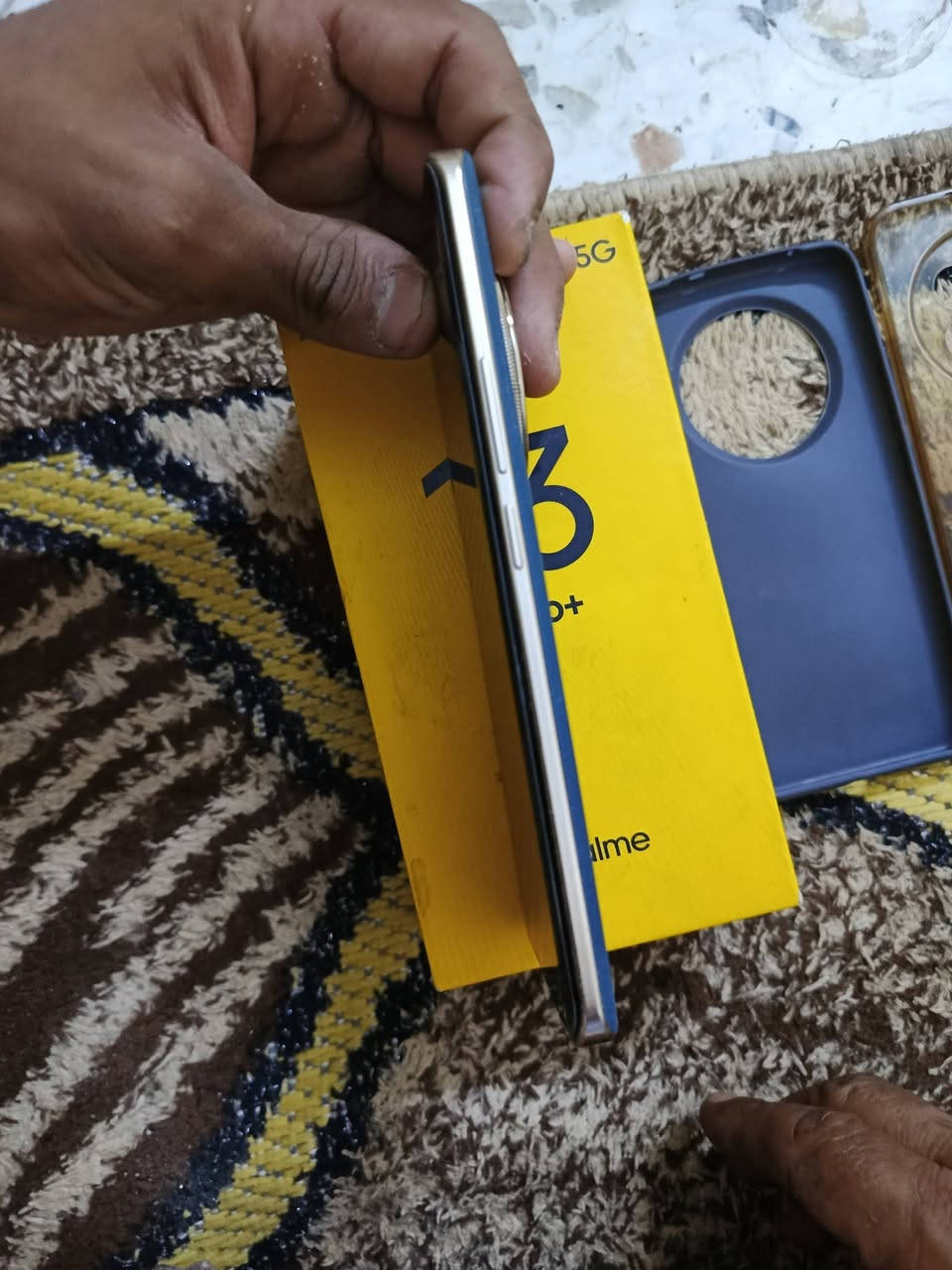من رخصت الادمن جهاز اللبيع التفاصيل بالصور شرط النضافه سعر 400 قفل من الأخير الاتصال ***********

نص مكتوب في الصور:
- 6:12
- حول الجهاز ->
- 13 Pro+ 5G
- realme UI
- 7.0
- الإصدار محدث
- اسم الجهاز
- realme 13
- Pro+ 5G
- مساحة
- التخزين
- ٩١,٠ غ.ب /
- ٥١٢ غ.ب
- المعالج
- Snapdragon®
- 7s Gen
- 2 Mobile
- Platform