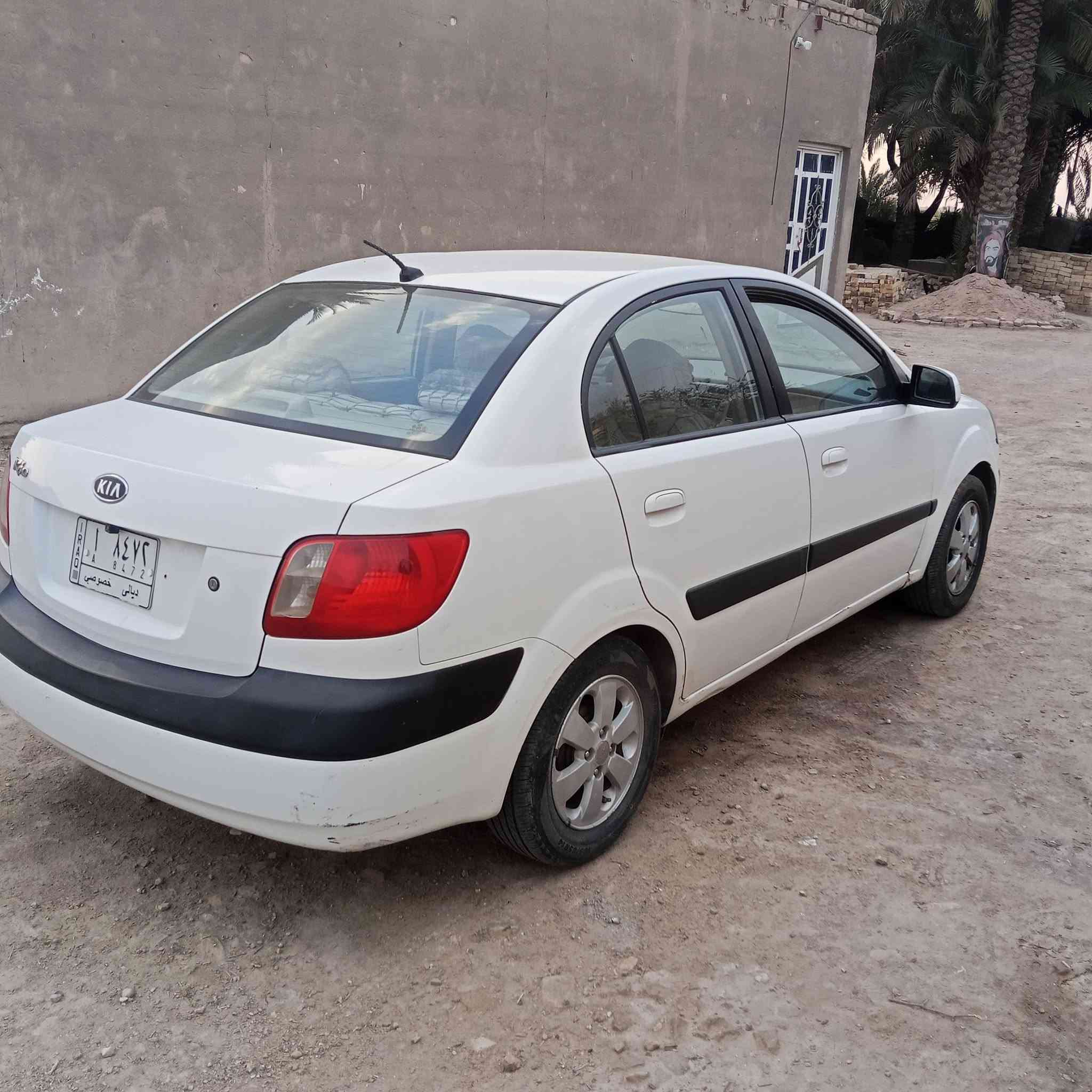 سلام عليكم 
 كيا ريو 2009
خليجي  مكينه 1600   
تبريد شغال         
كهربائيات كلها شغاله                             
مكفوله من الحادث ما عده طخات بسيطه على وضعهم 
يعني مابيها صبغ   
مكان سياره ديوانيه /قضاء عفك 
السعر 70 
موبايل ***********
