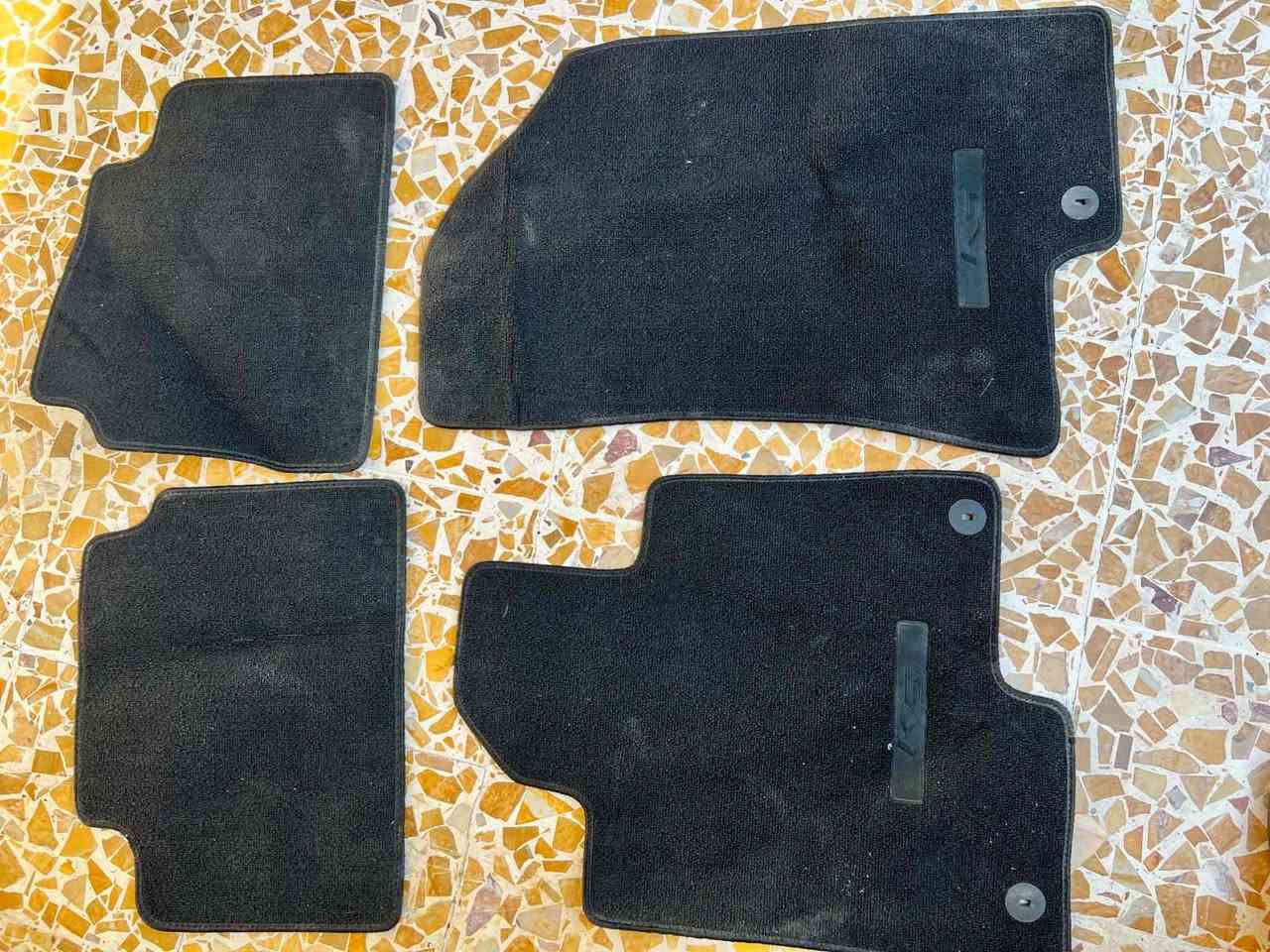 السلام عليكم اغراض منوعه لكيا فورتي للبيع للتواصل الرقم ***********
