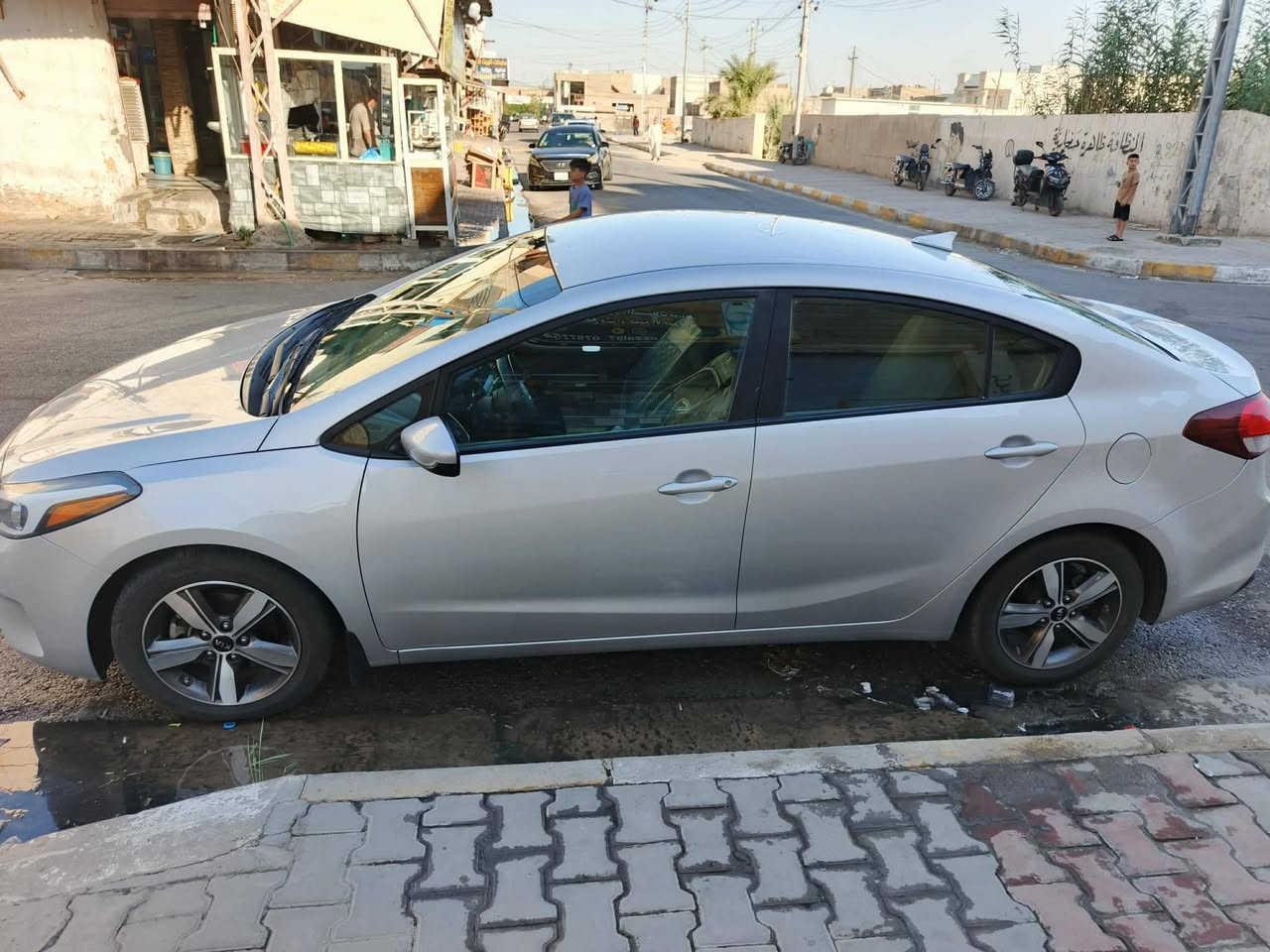 السلام عليكم اخوان سياره فورتي 2018 السياره مكفوله كفاله عامه السياره ما بيها نقص لو برغي رقم بغداد بسمي السنويه لل30 بيها شاشه بلاديه وطبعاً مو كلهن يجي بيهن وبيها قلاب واناره بلقماره بعضهن يجي وسط القماره  السياره وارد امريكي مكفوله من الحادث والصبغ لا داخل ولا خارج العراق السياره رايدها ب125 وبيها مجال بسيط للاستفسار ***********
