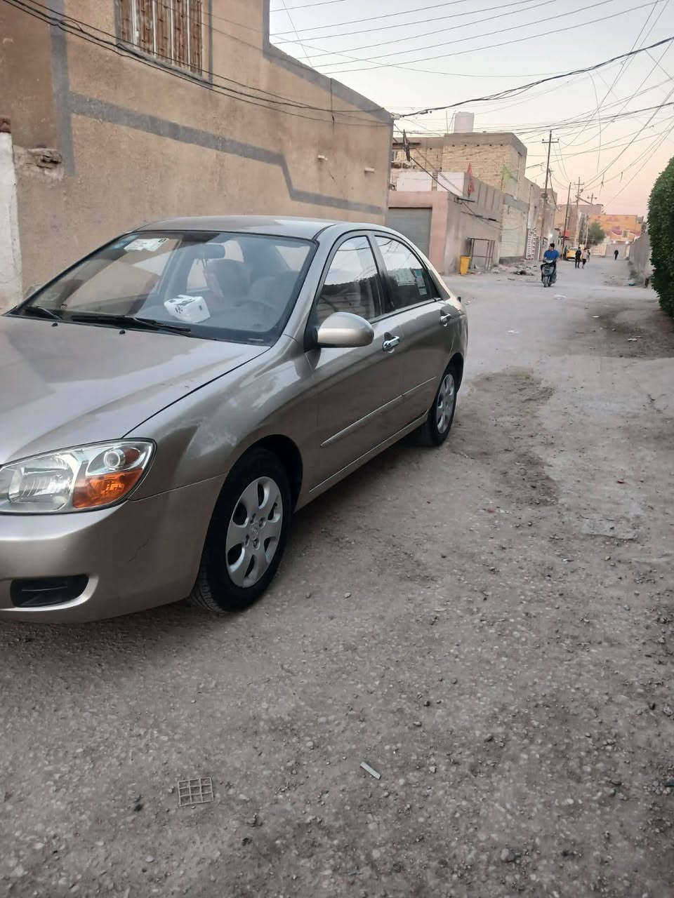 السلام عليكم سيراتو للبيع 2009 رقم بغداد انكليزي  جاهزه من كلشي سيارة جديده كفاله من كلشي ماعده بارد بل جاملغ الخلفي قليل وبنيد صبغ شبر مكانها السيارة حله حي نادر سعر 88وبيها مجال قليل استفسار اتصل على رقم ***********
