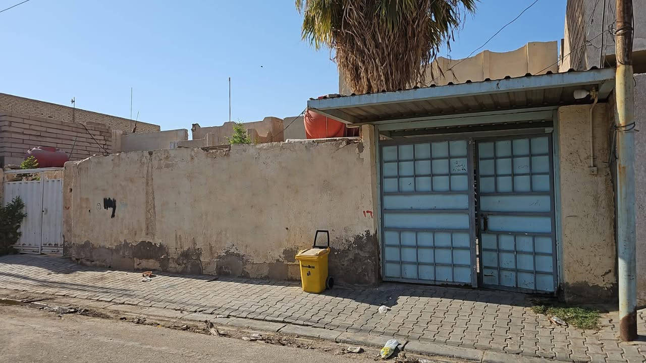 دار للبيع مساحه 215 متر
طابقين بناء قديم .طابو صرف
طابق الاول صب والثاني عكاده 
العنوان نجف حي النصر 
السعر 180 وبي مجال.
***********
