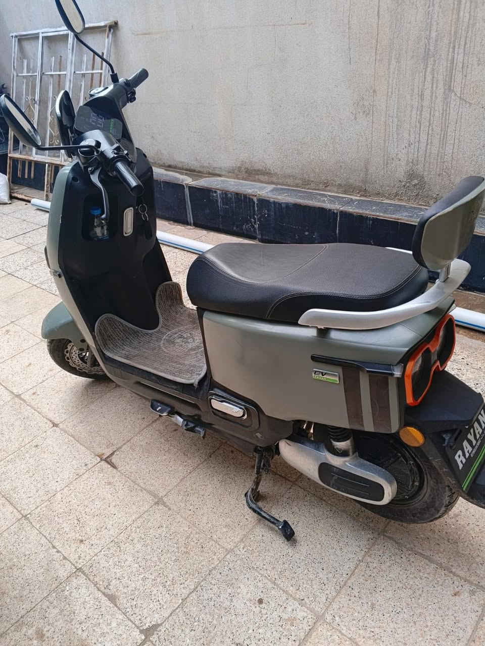ريان ابوعيون ملف عقل بطاريات بلاديات شرط الفحص
6بطاريات دبل عل شرط الفحص 

يمشي مسافه 50-55 كيلو 

مثبت سرعه نضام بارك نضام بك 

سرعه 60 بصمه تشغل عن بعد نضام سرقه 

لايت عالي ناصي اشاير

كلشي ممبدل بي كلو بلادي 

كلو شغال مابي اي نقص 

السعر 800وبي مجال 
***********
بي واتساب
