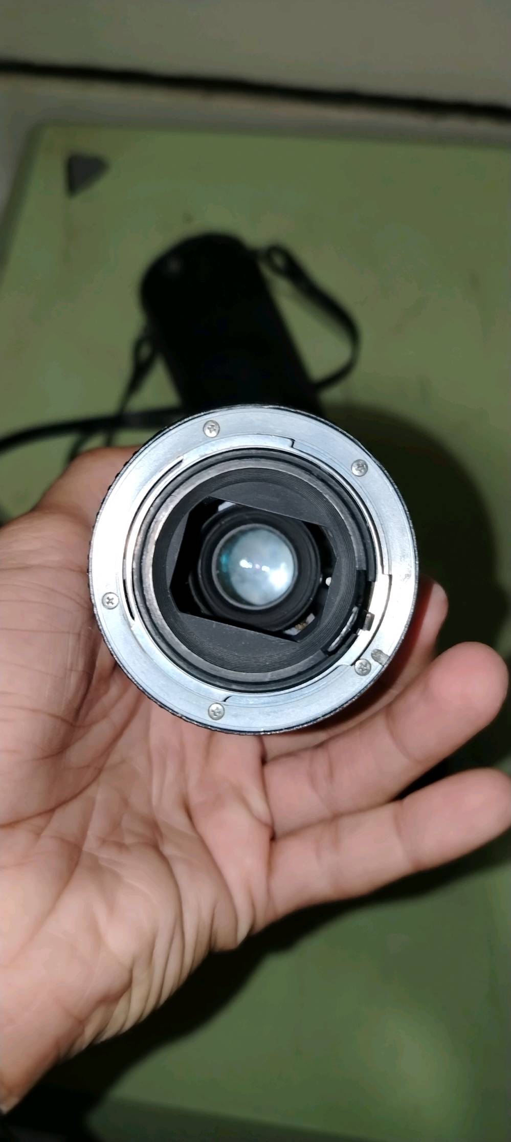 عدسات كاميرا العدد 2 وحقيبة عدسات السعر 300 ألف وبيه مجال
عدسة الكاميرا الصغيره نوعها SMC Pentax-M 28mm f/2.8
والعدسة الطويله اسمها SMC Pentax-M 200mm f